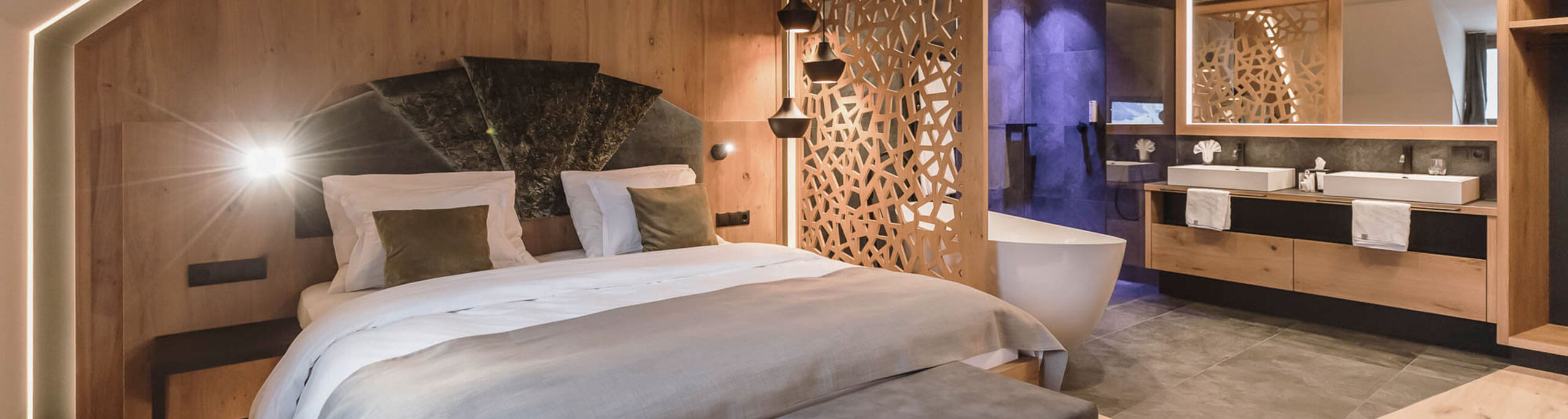 Schlafzimmer und Badezimmer der La Monte Suite - Hotel Majestic