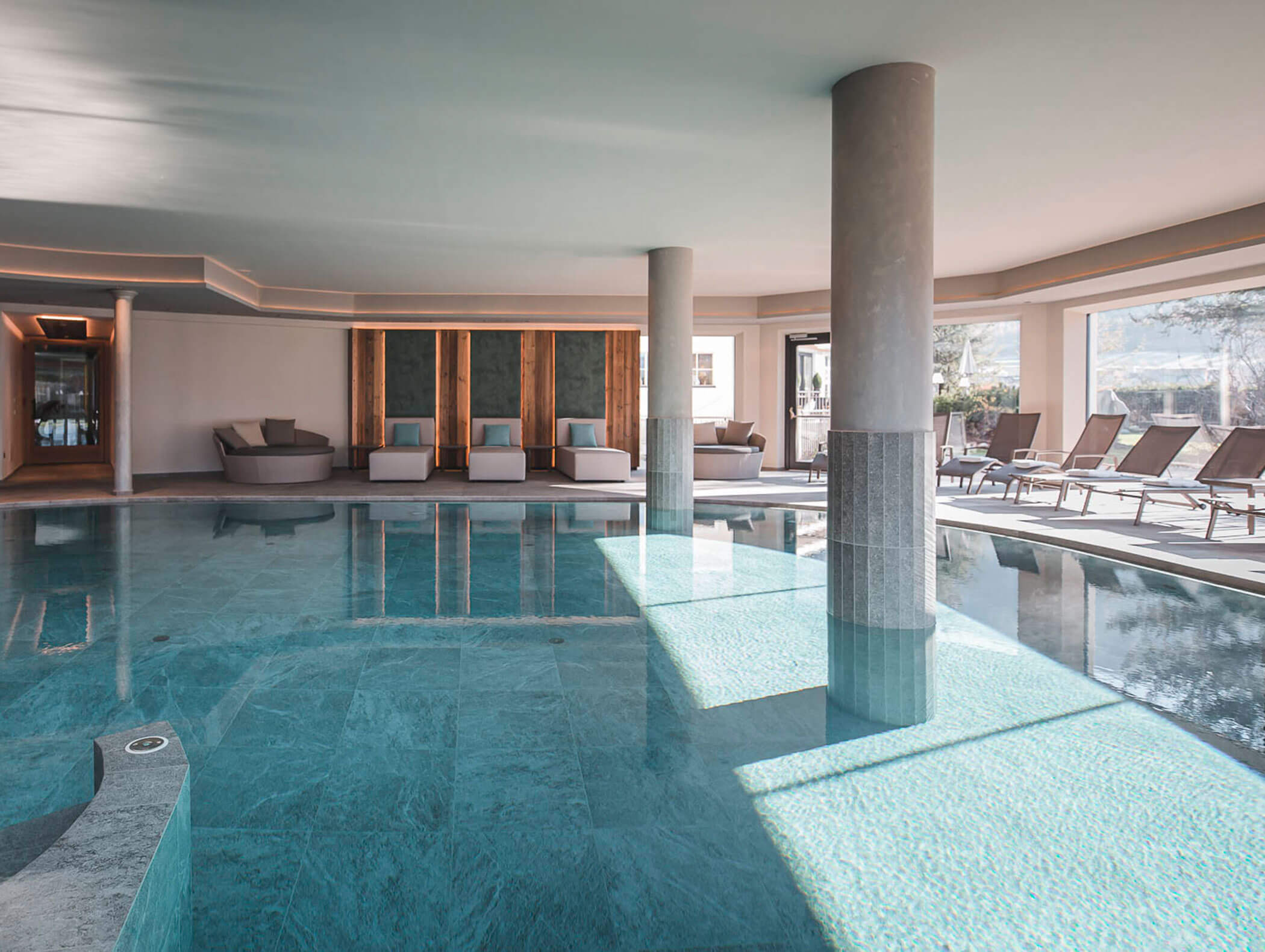 Hotel mit Pool & Naturbadeteich in Bruneck ⁝ Hotel Majestic