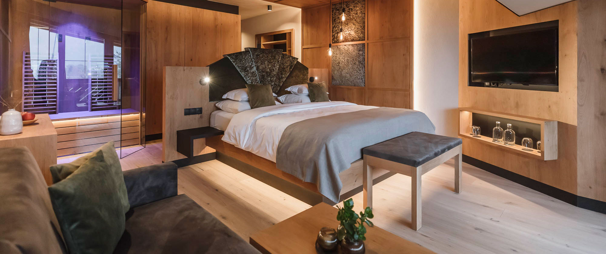 Modernes Schlafzimmer mit privater Sauna in der Suite Lumen - Hotel Majestic